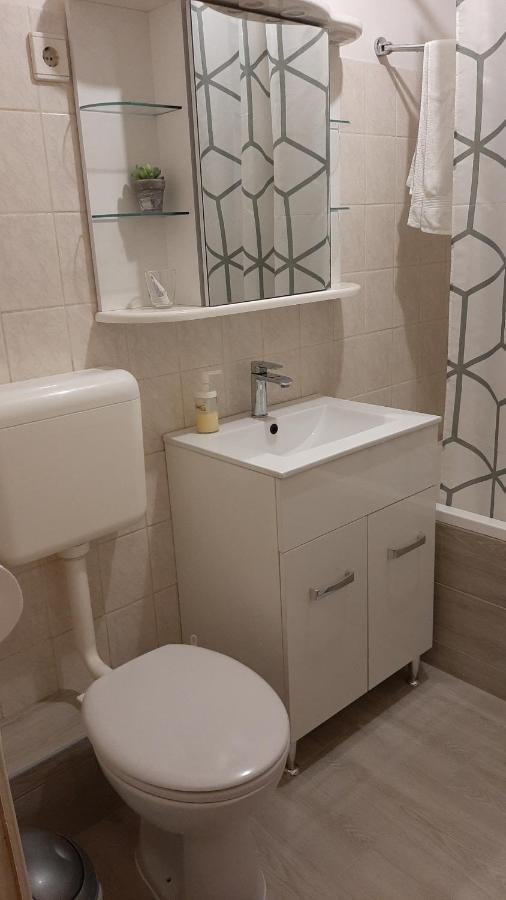 Berik Apartman Печ Екстер'єр фото