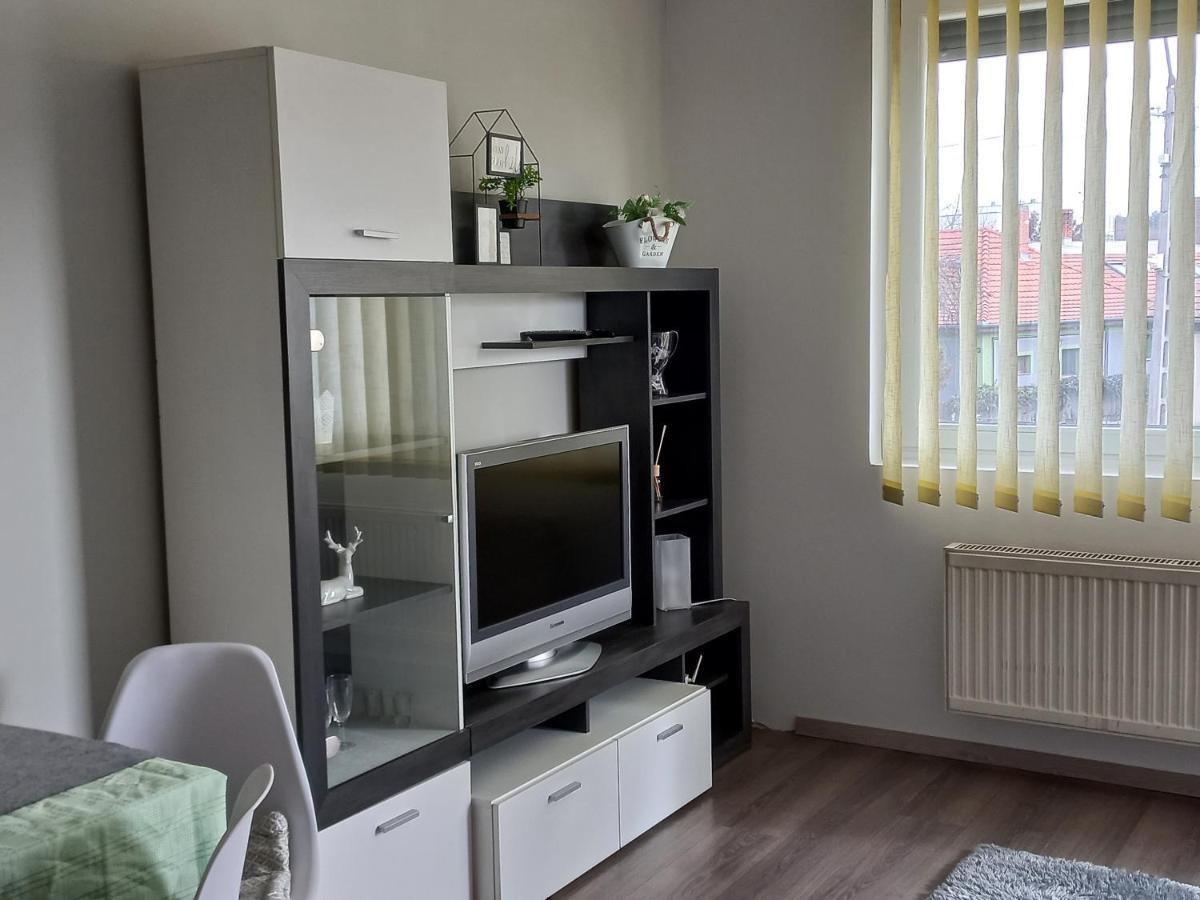 Berik Apartman Печ Екстер'єр фото