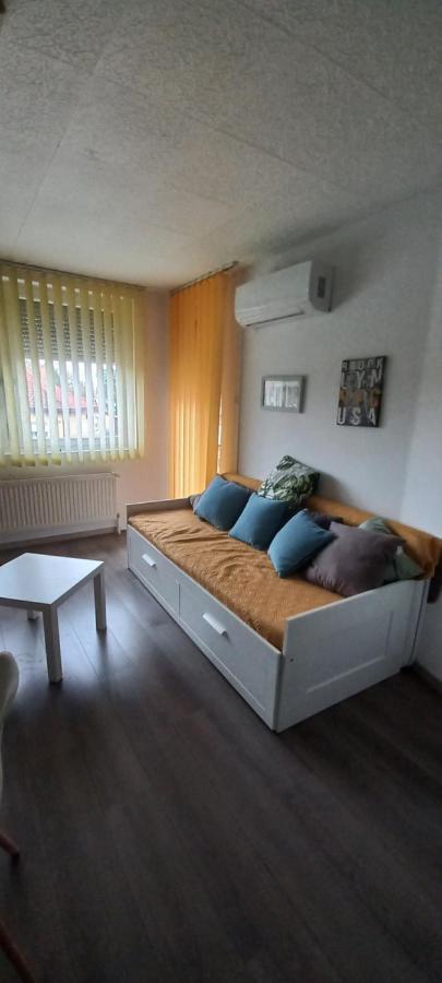 Berik Apartman Печ Екстер'єр фото
