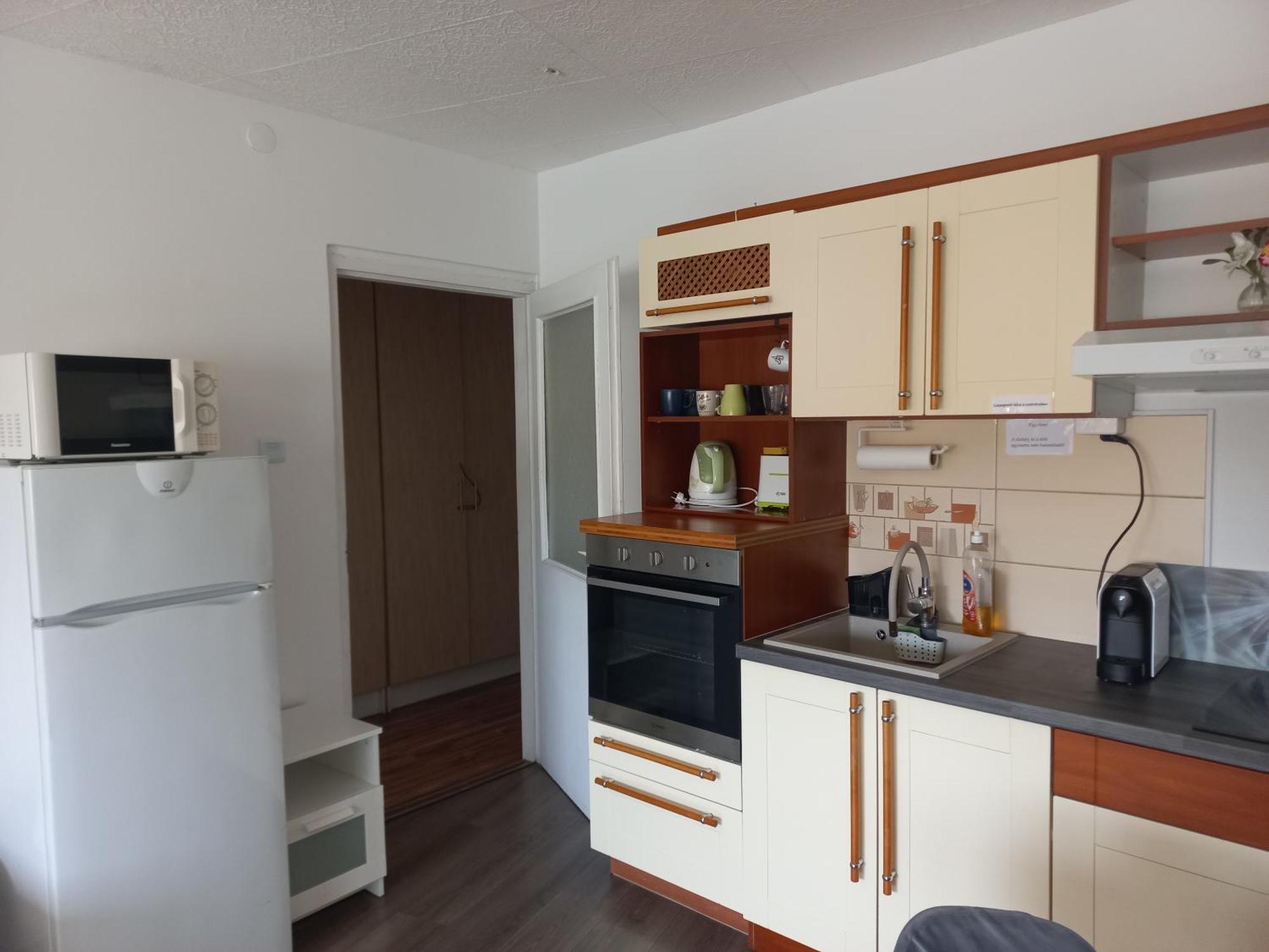 Berik Apartman Печ Екстер'єр фото